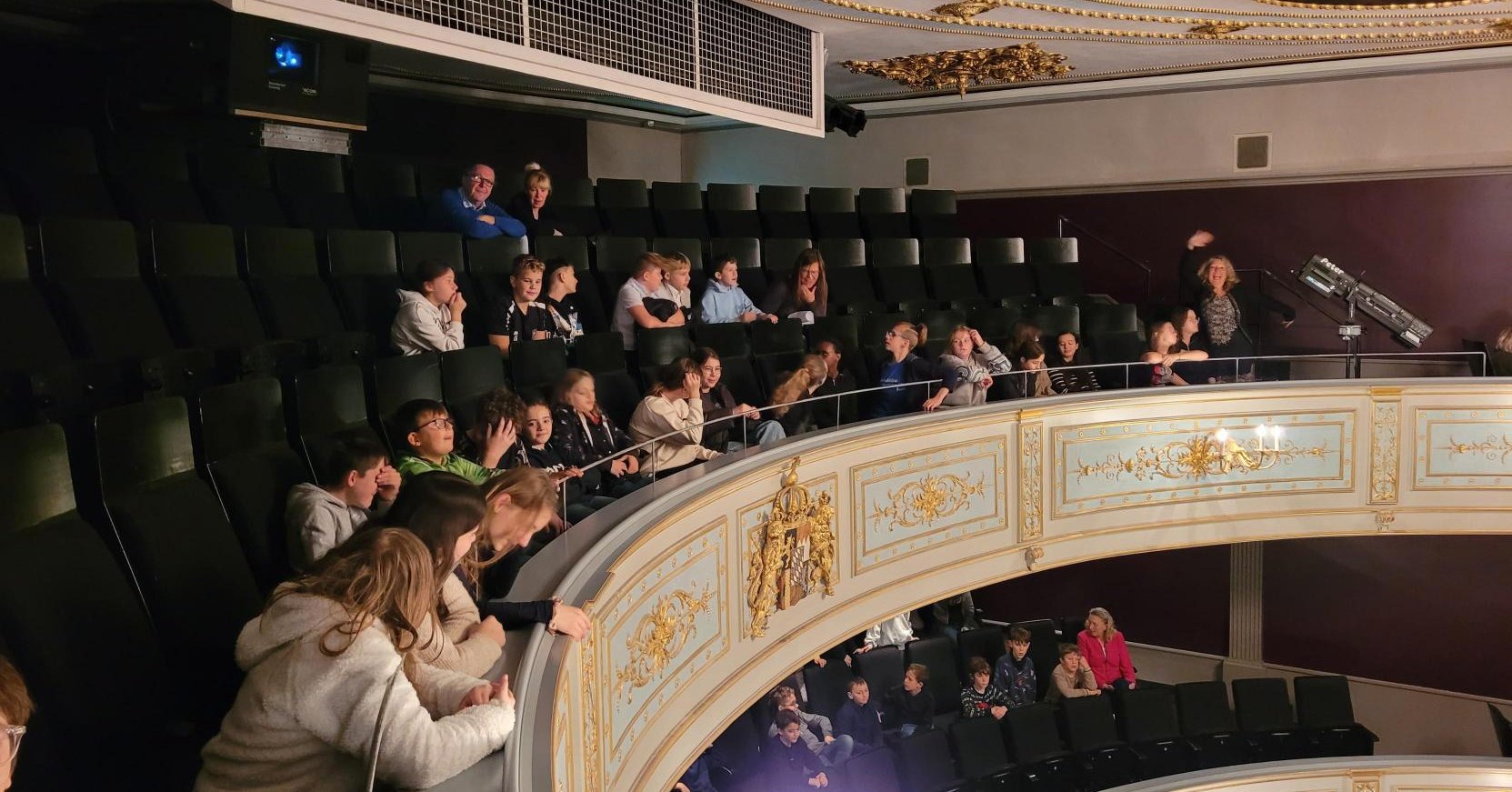Besuch Der Schulgemeinschaft Im E T A Hoffmann Theater